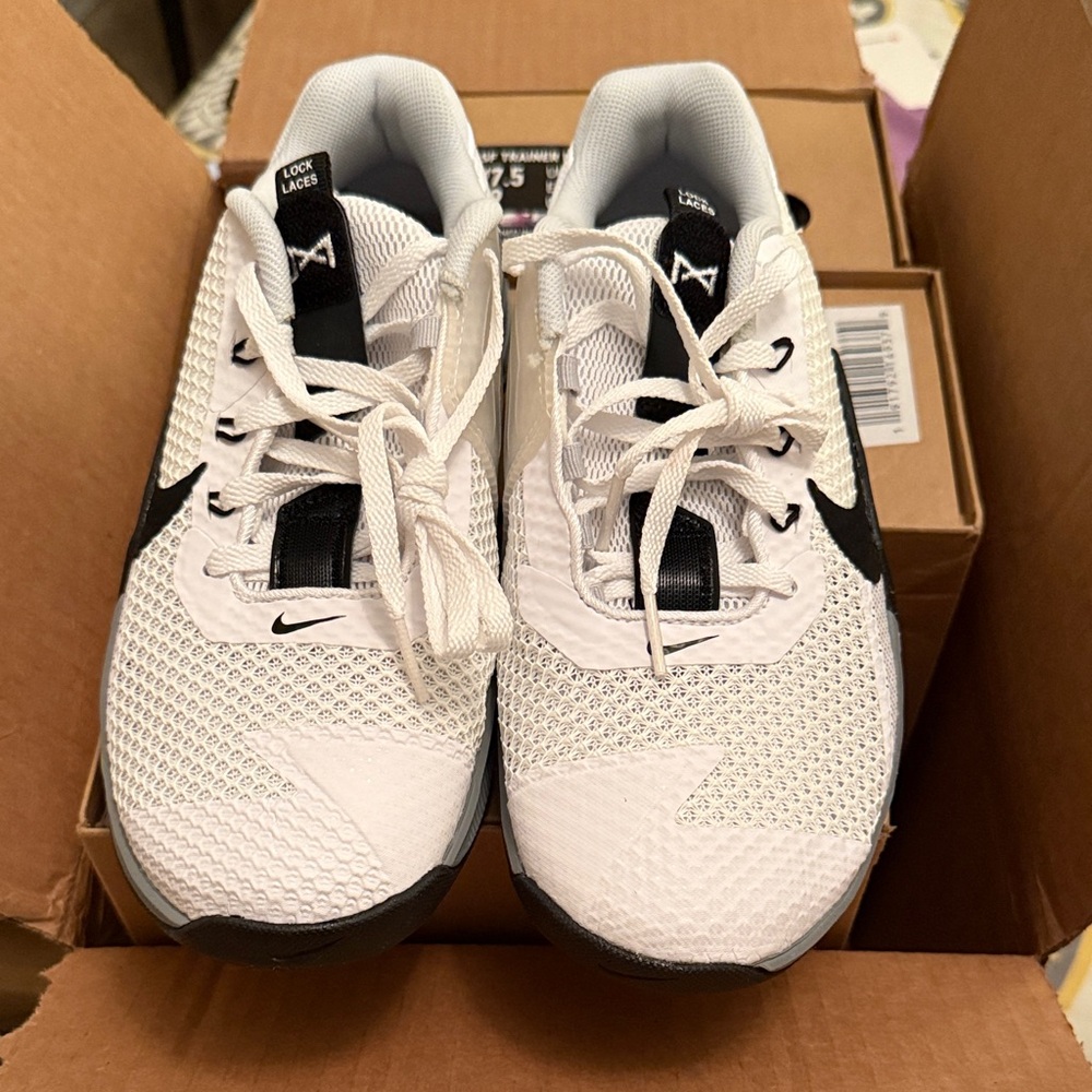 Nike React Women’s Size 7.5- NWOT White and Black